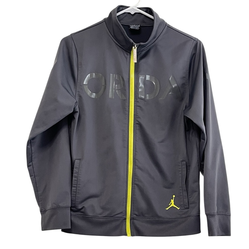 Jordan big Kids Gray Jacket Sz L 12/13 years